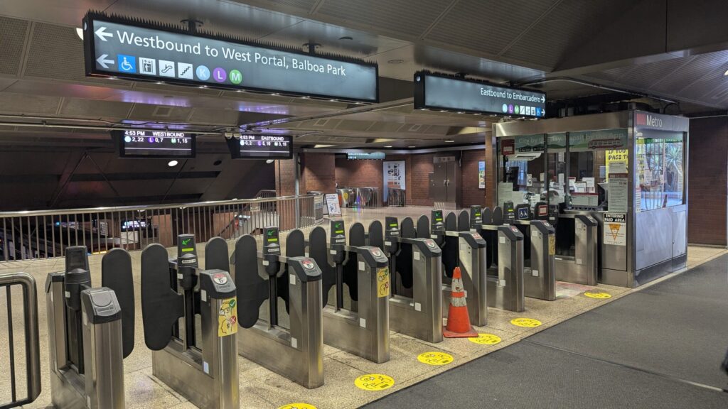 4B920B33-F084-4F79-8578-DE97296028D2_1_201_a