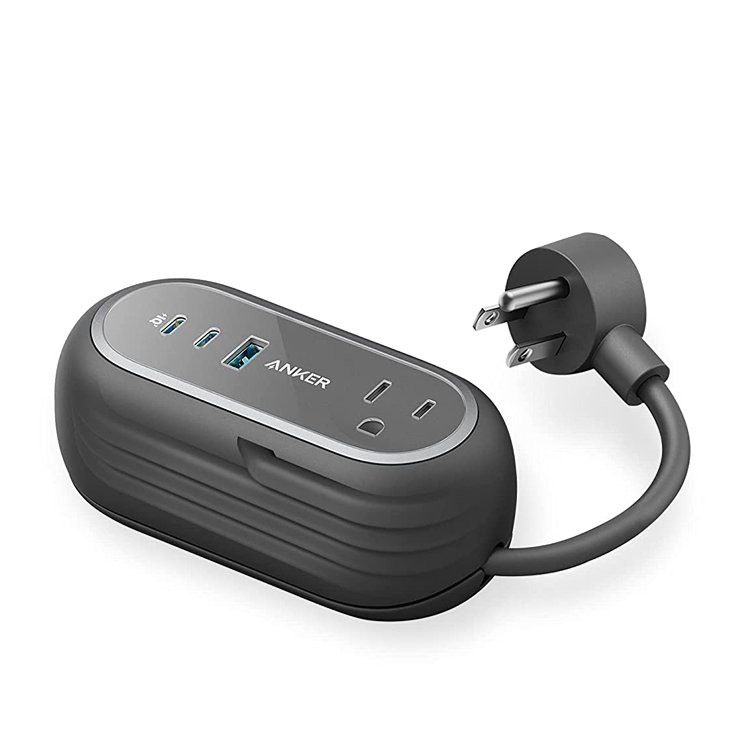 Anker公式サイトに掲載されている製品画像。巻取り式の旅行用電源タップ Anker 615 USB Power Strip（GaNPrime 65W）本体とUSB-C/USB-Aポート、折りたたみ式プラグが確認できるカット