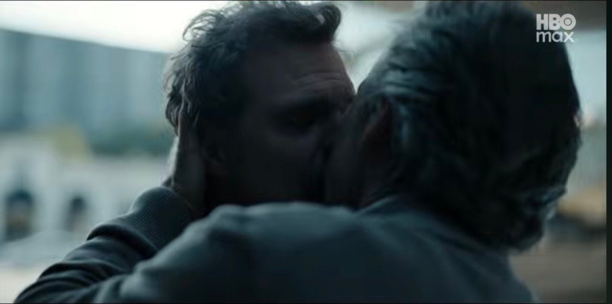 『DTF St. Louis』劇中、男性2人がキスをするシーン