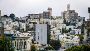 サンフランシスコの街並み。丘に広がる住宅と高層ビル