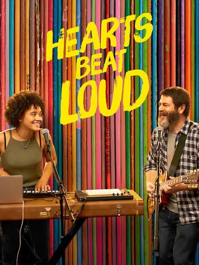 映画『Hearts Beat Loud』の公式ポスター、カラフルな背景の前で親子がセッションしている